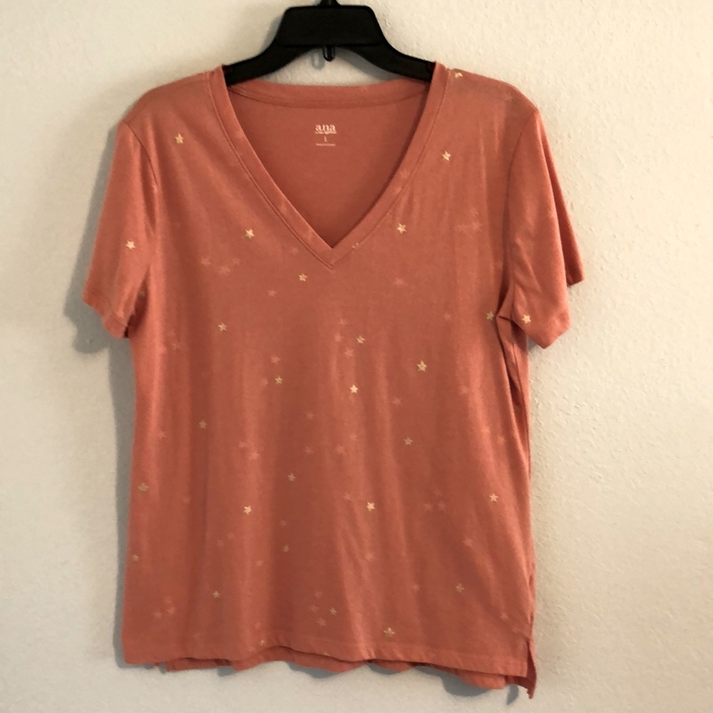 a.n.a. Star V-Neck T-Shirt
